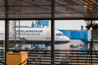 Flughafen Kopenhagen: unser Flugzeug nach Reykjavík