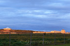Perlan (links) und Inlandsflughafen (rechts)