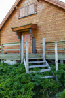 Der Eingang zum Gehöft ist fast zugewachsen