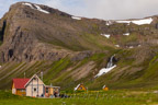 Häuser in der Bucht Hlöðuvík