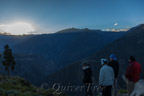 Colca-Canyon, Warten auf die noch fehlenden Zu-Fuß-Aufsteiger