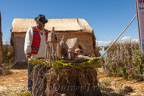 Titicaca-See, auf den schwimmenden Inseln der Uros; so werden die Inseln gebaut