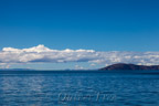 Titicaca-See, auf der Fahrt zur Halbinsel Capachica; am Horizont eine Fata Morgana