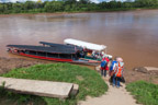 Wir besteigen unser Boot auf dem Río Tambopata