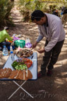 Mohamed, Ismail und Nabil beim Zubereiten des Mittagsmahls